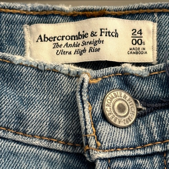 Abercrombie & Fitch Ankle Straight Ultra High Rise - Picture 2 of 3